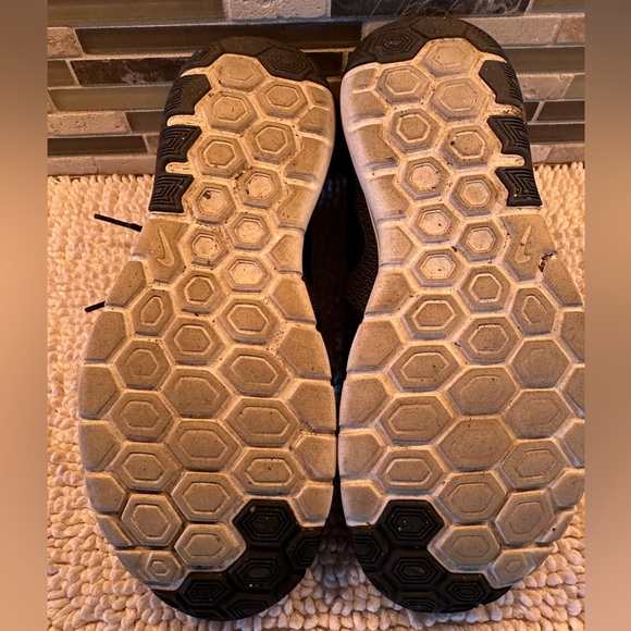 Black Nike Running shoes - Picture 4 of 5